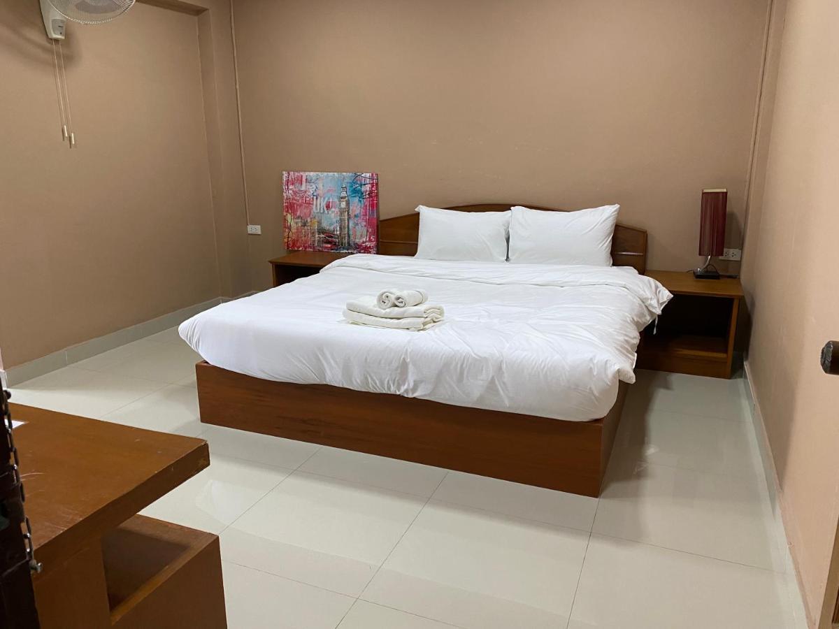 Hug Me Guesthouse 파타야 외부 사진